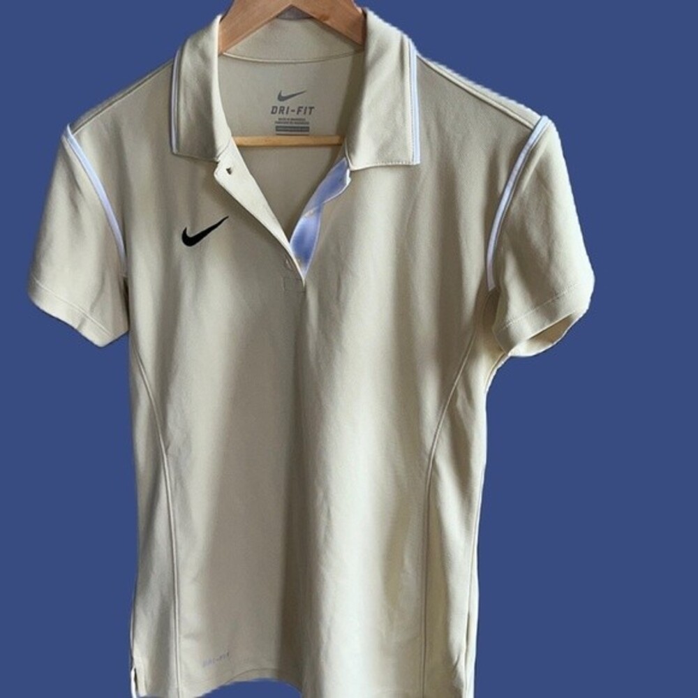 Women’s Nike better world DRI-FIT Short Sleeve Gold Yellow size M‎
